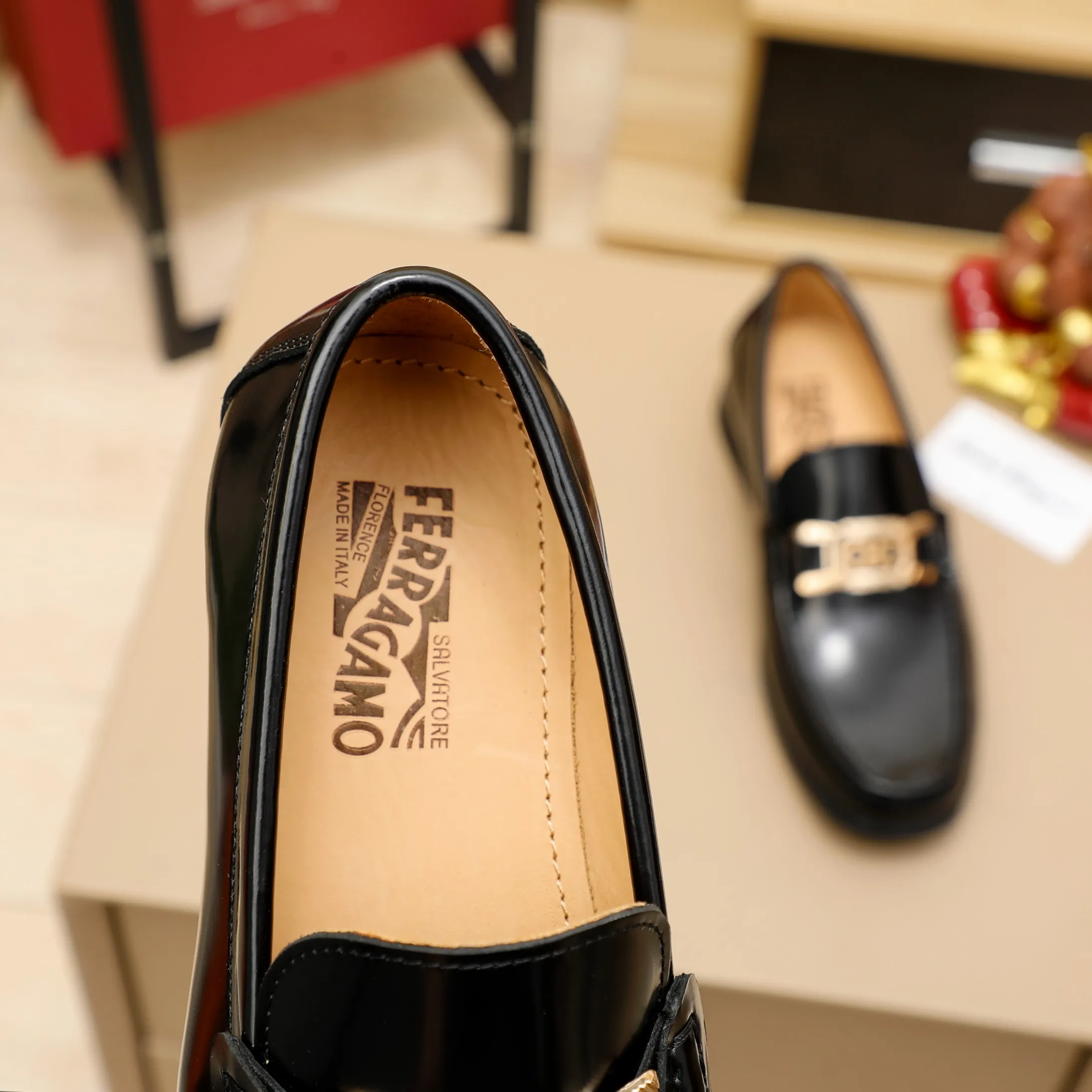 Men's clothing and shoes 💰460 🔥Ferragamo's new men's casual slip-on shoes🇨🇳Official website original 1:1 mold opening, original quality💯Fine workmanship, high-end luxury☘The upper is made of imported Italian first-layer cowhide🌴Luxury🐂leather lining🍓Rubber wear-resistant and non-slip outsole, breathable and comfortable to wear🍍The first choice for high-end men, black, size 38-45